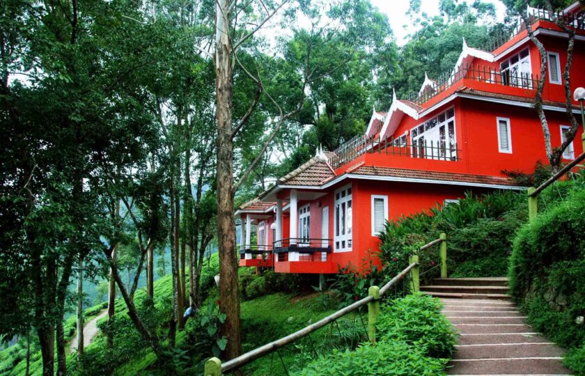 Best Hotels in Munnar for Honeymoon & Family