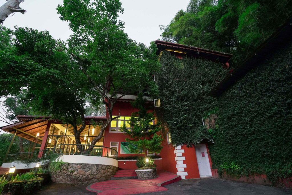 tea-valley-resorts-in-munnar